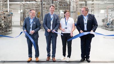 Figure 1: (from left to right) Dr. Matthias Hobbie, Head of Research and Development New Food (GEA), Dr. Ingo Meyer, Lord Mayor of Hildesheim, Tatjana Krampitz, Head of Technology Management New Food (GEA) and Heinz Jürgen Kroner, SVP New Food (GEA) ceremoniously opened the new technology center for a more sustainable food industry. Image: GEA/Mike Henning