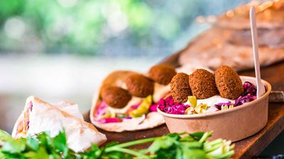 Alimentos vegetarianos e substitutos da carne, falafel