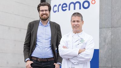 Oliver Krayl (left) one of the Valfoo founder brothers, here with Edgar Fasel, Plant Manager at Cremo. Photo: STEMUTZ PHOTO