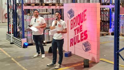 Baptiste Dufossez y Joseph Timmermans en la inauguración de la empresa cervecera Brique House.